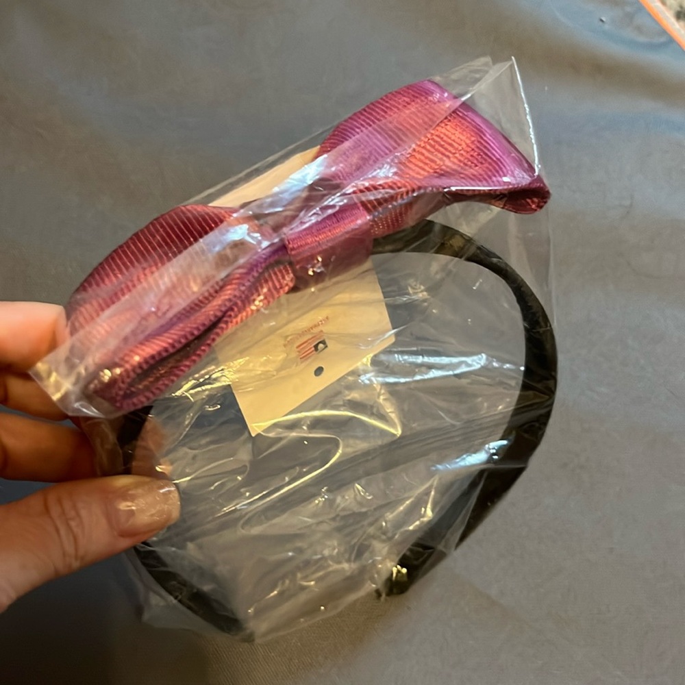 Harveys magenta bow headband